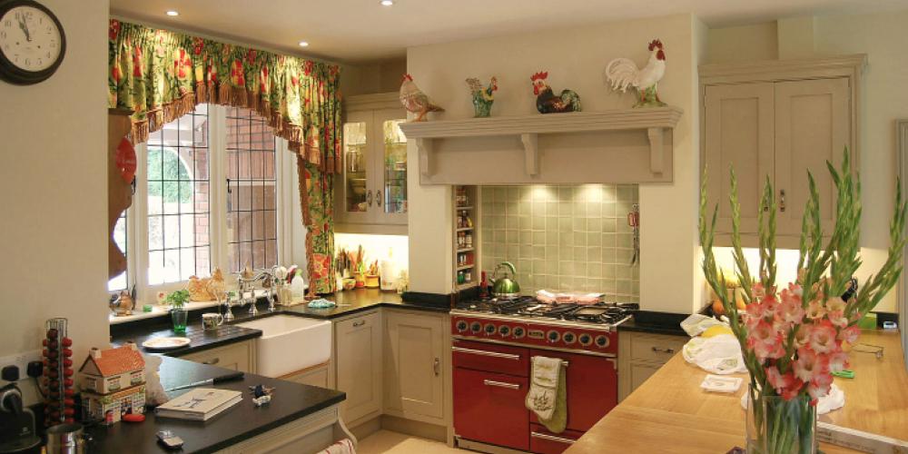 Elstree hand painted in-frame kitchen 